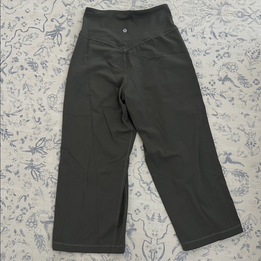 Lululemon Green Wide-Leg Cropped Pants